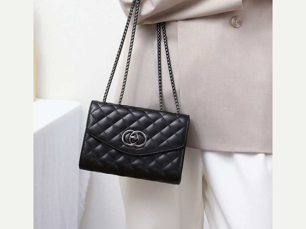 کیف دوشی زنانه چرمی Women's bag new style 2023 genuine leather 8882