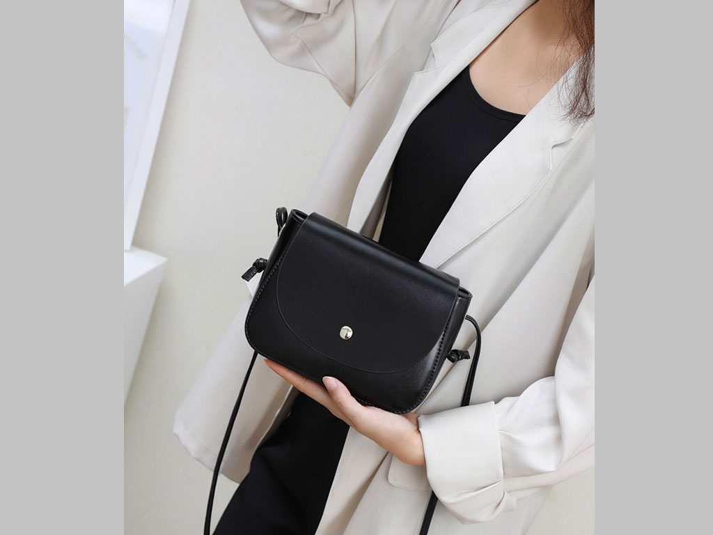 کیف کراس بادی زنانه چرمی Viney small genuine leather crossbody bag women's 2023 7987