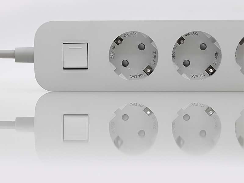 چند راهی برق ارت دار چهار سوکت هادرون Hadron P24 4 AC Way Power Strip 16A