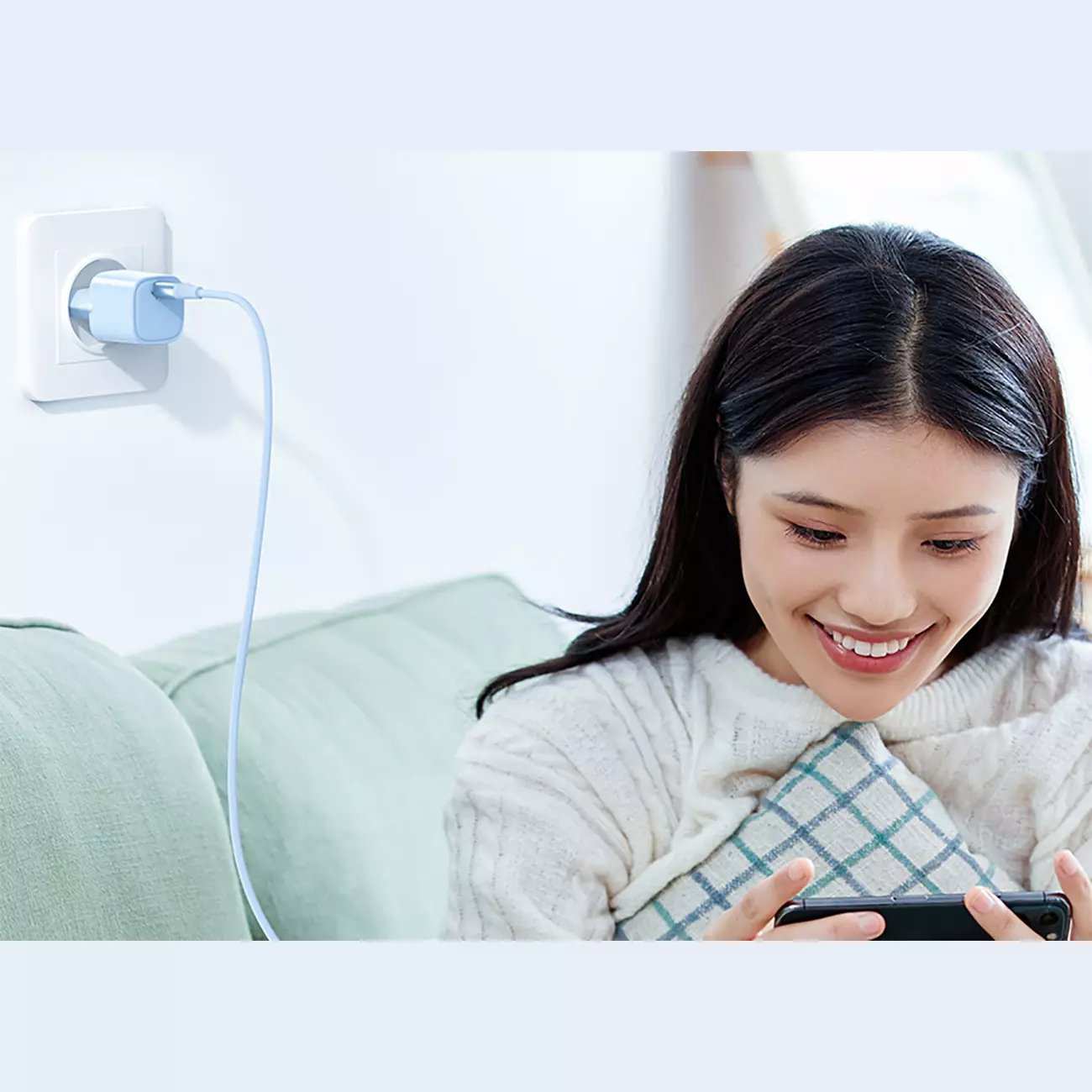 شارژر دیواری فست شارژ تایپ سی 20 وات همراه با کابل دو سر تایپ سی مک دودو CH-404