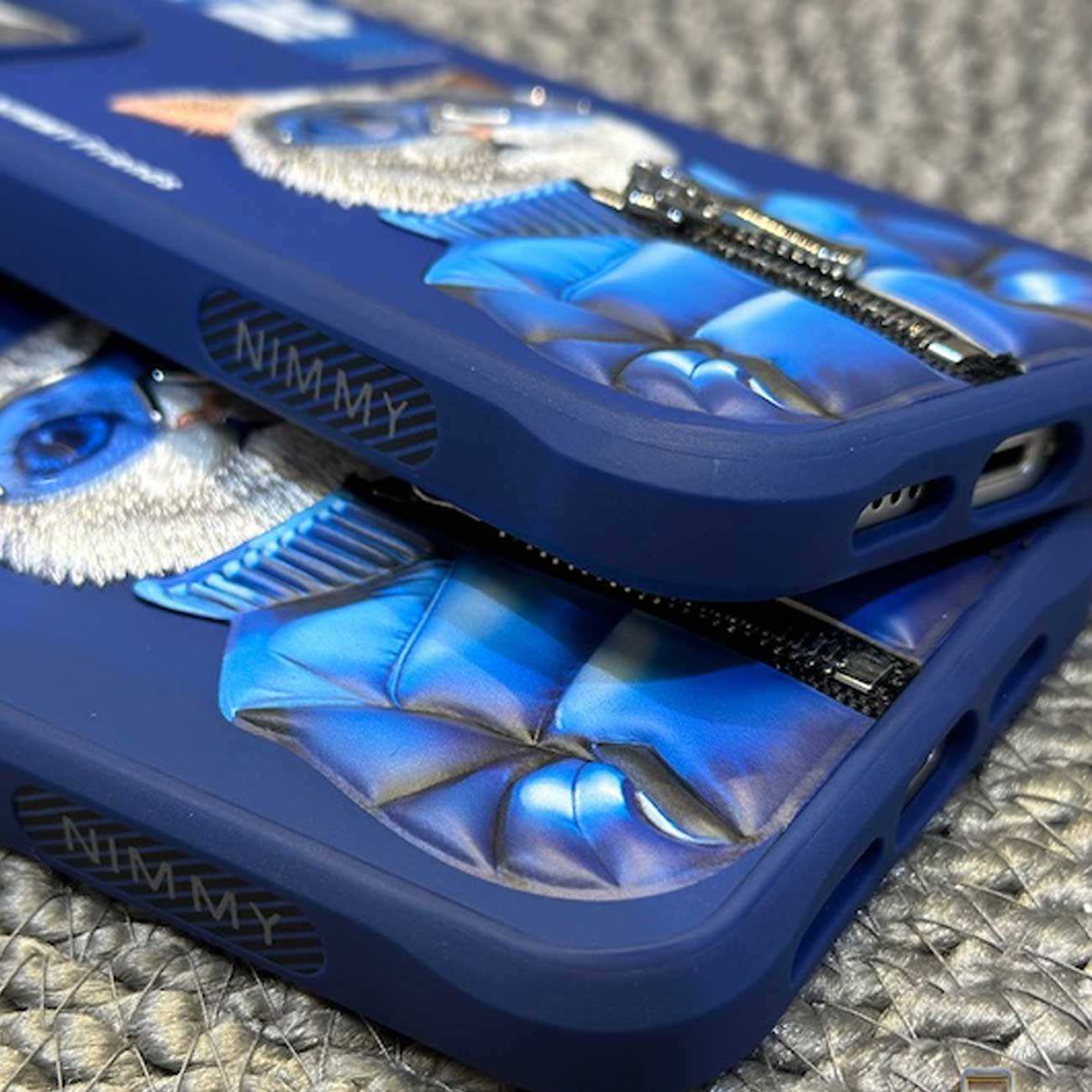 قاب محافظ گوشی آیفون 15 پرو طرح گربه با زیپ و عینک واقعی نیمی Embroidery