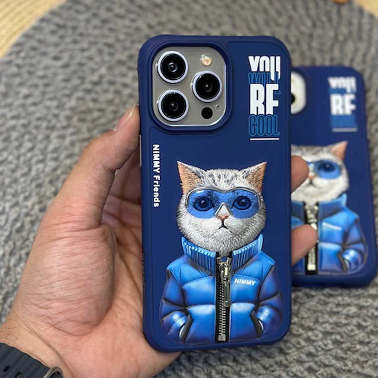 قاب محافظ گوشی آیفون 15 پرو طرح گربه با زیپ و عینک واقعی نیمی Embroidery