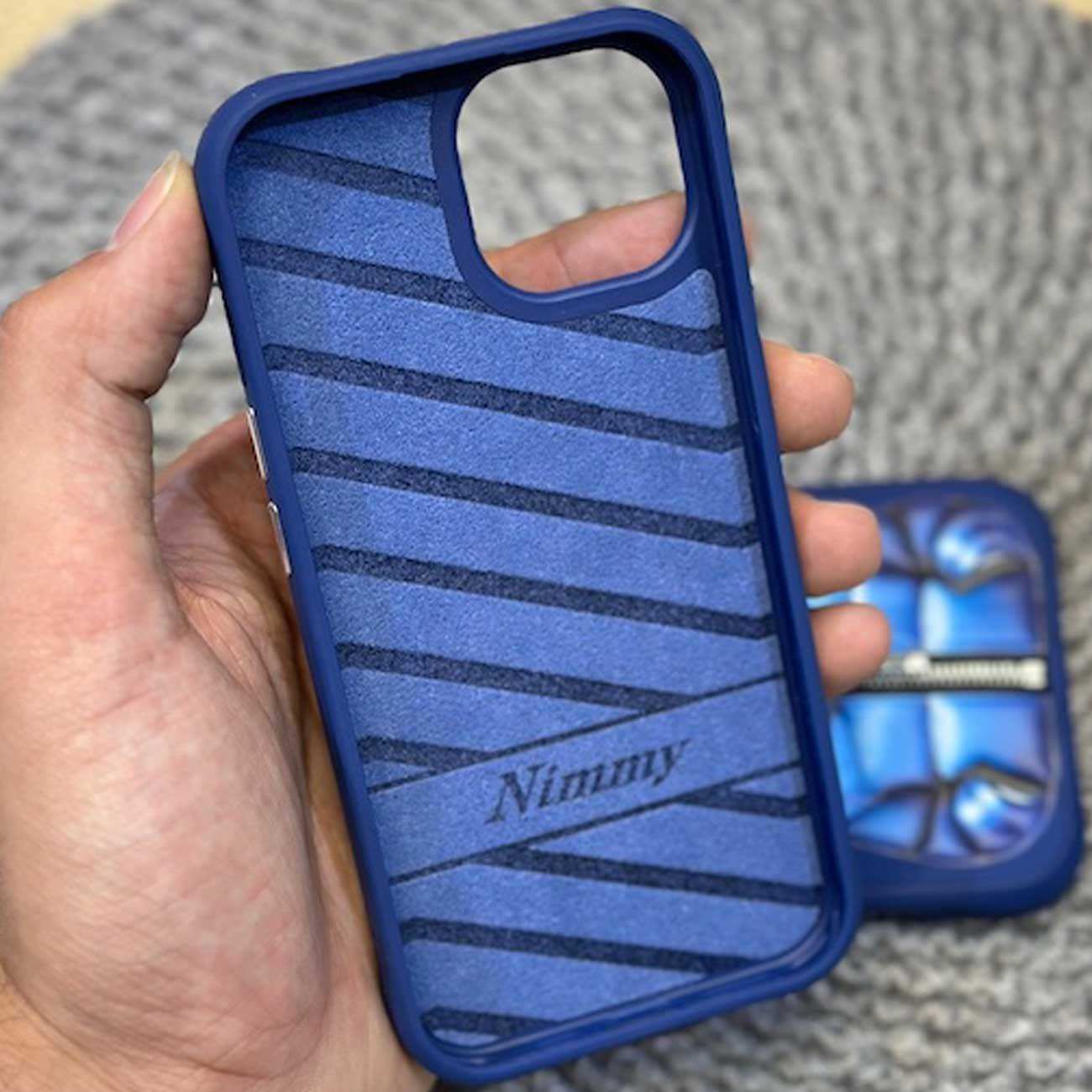 قاب محافظ گوشی آیفون 15 پرو طرح گربه با زیپ و عینک واقعی نیمی Embroidery