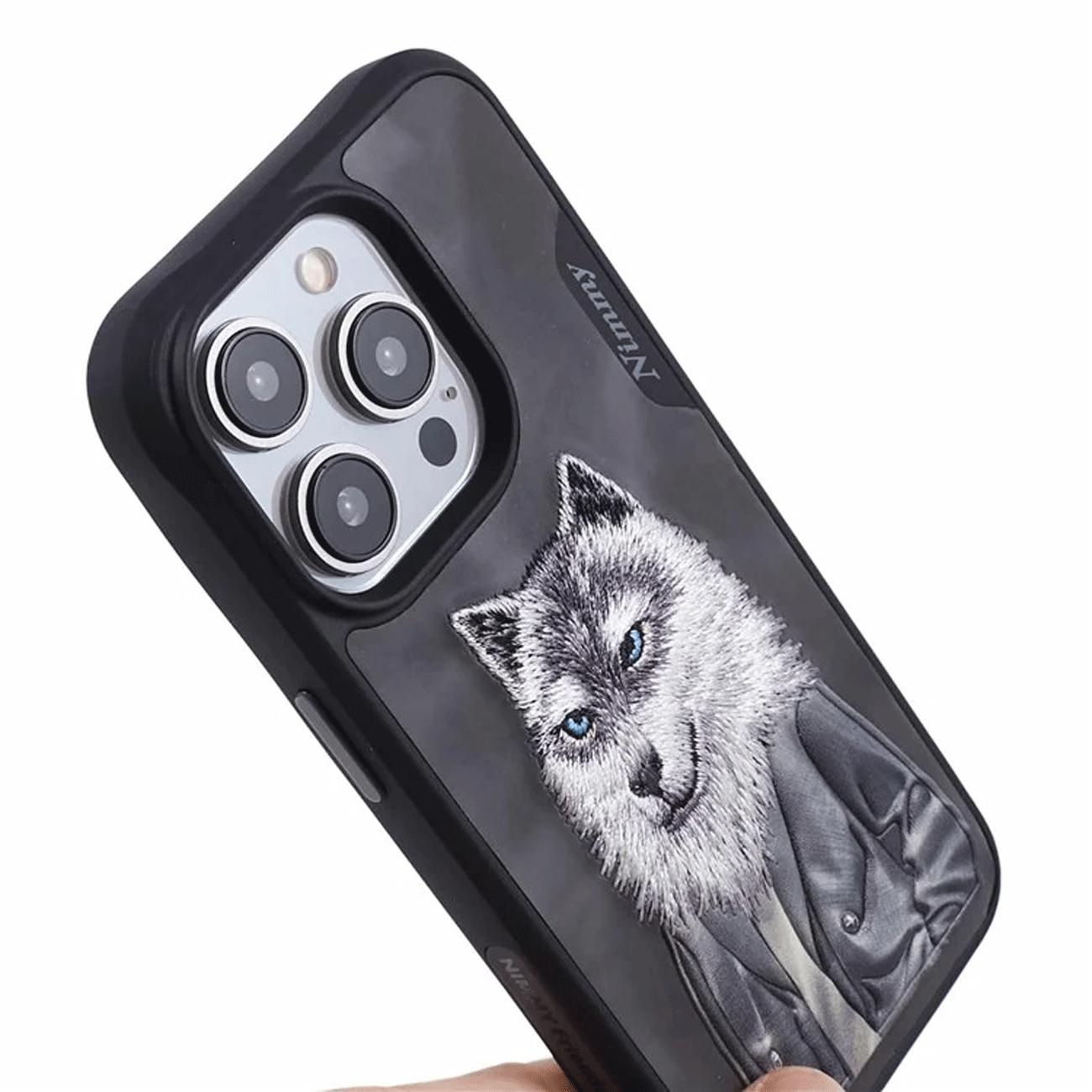 قاب محافظ گوشی آیفون 15 پرو طرح گرگ نیمی