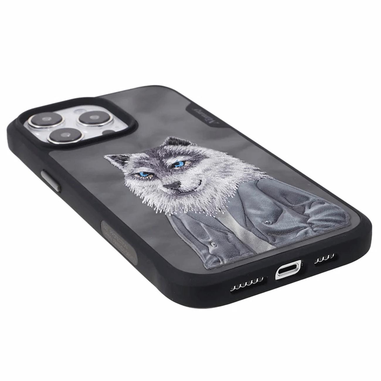 قاب محافظ گوشی آیفون 15 پرو طرح گرگ نیمی