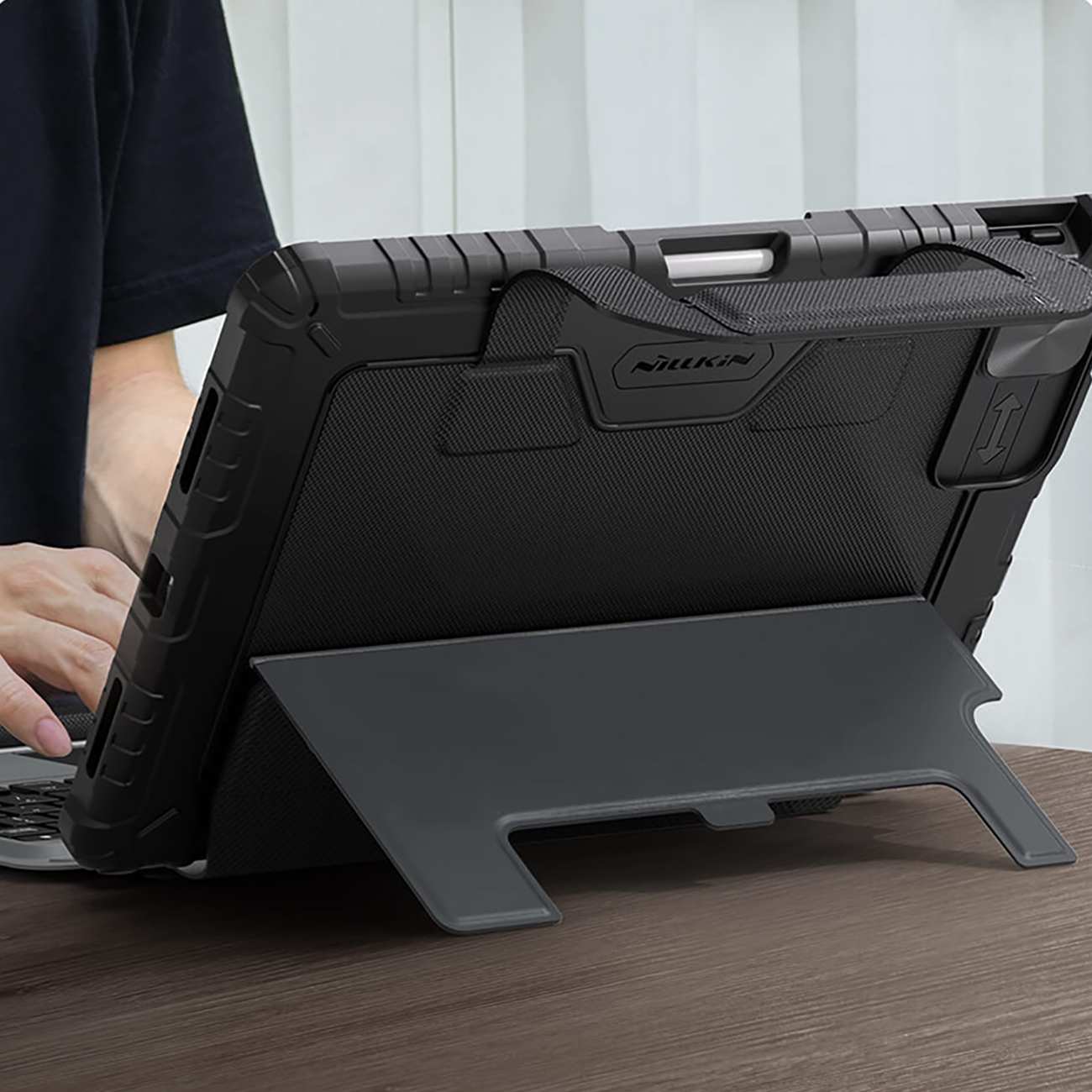 قاب کیبورددار طرح کیف آیپد ایر 11 (2024) و آیپد ایر (2022) ، آیپد ایر 5، آیپد ایر 10.9 اینچ (2020)، آیپد ایر 4، آیپد پرو 11(2020، 2021، 2022) نیلکین Bumper Go Keyboard