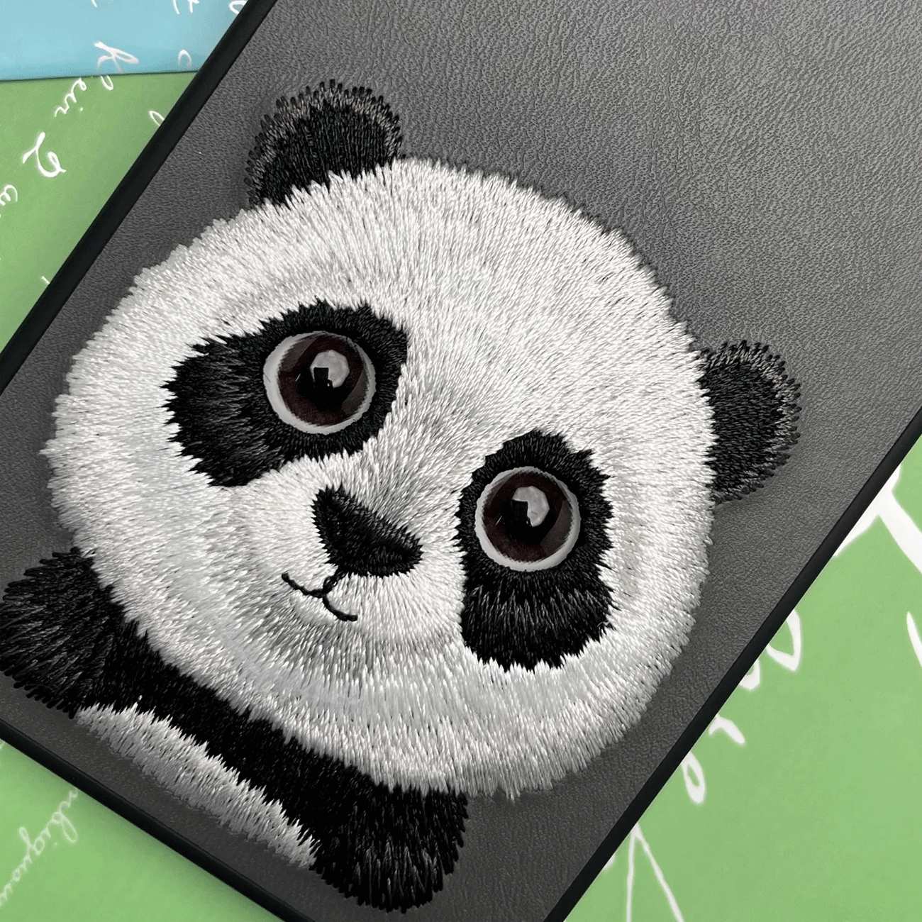 قاب محافظ گوشی آیفون 16 طرح پاندا نیمی گلدوزی شده