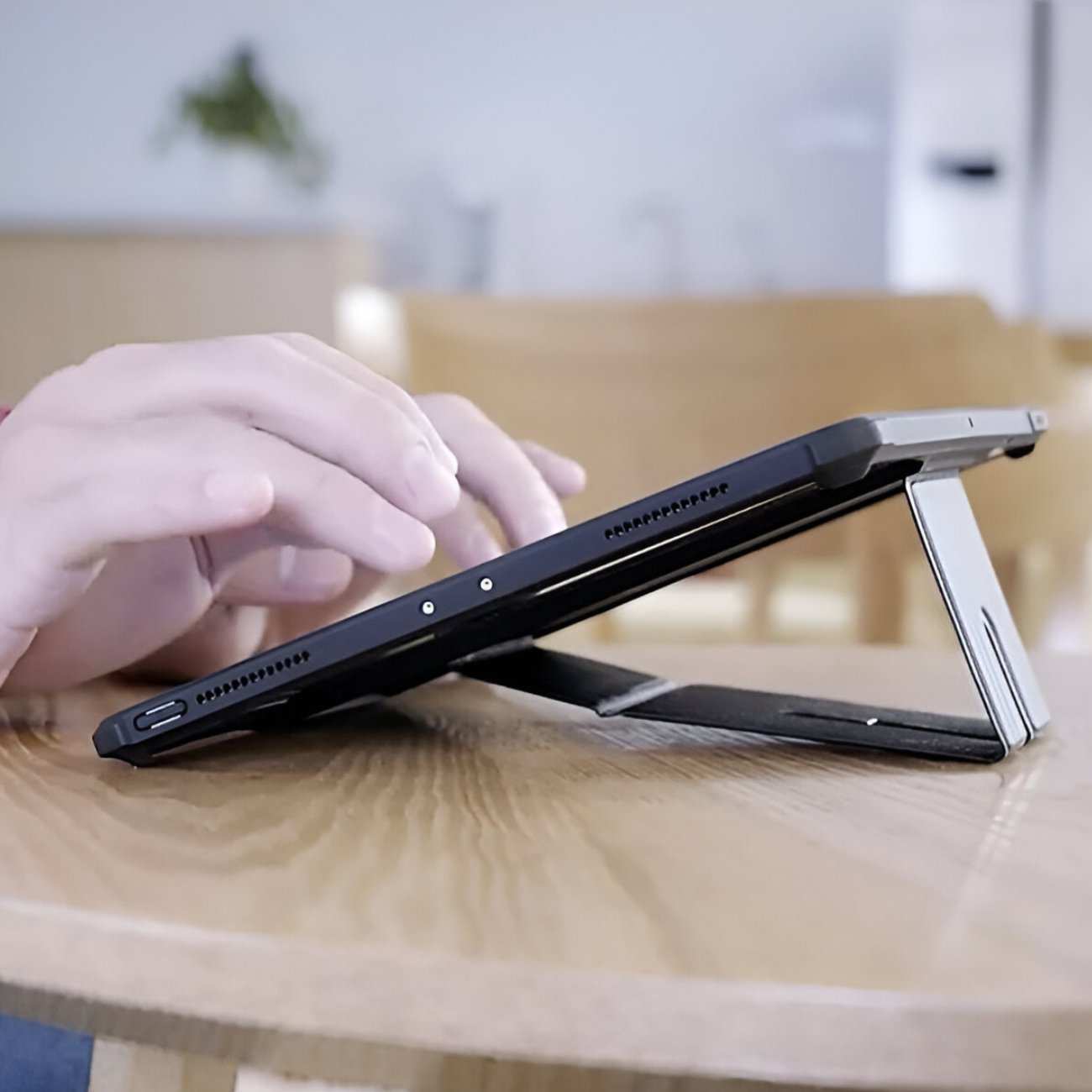 قاب محافظ استنددار تبلت سامسونگ گلکسی تب A9 Plus نیمه شفاف یاندو Beatle Holder