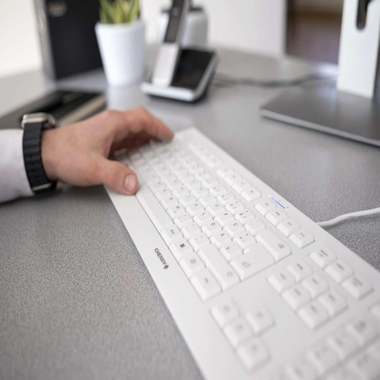 کیبورد سیمی USB چری KC 1000