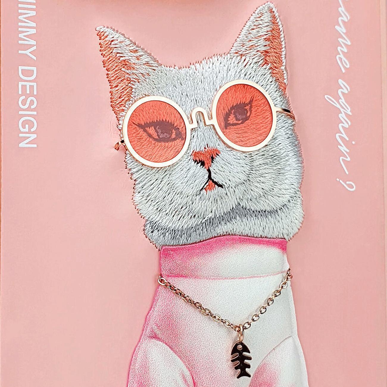 قاب محافظ گوشی آیفون 15 طرح گربه با زنجیر و عینک واقعی نیمی YJ202104