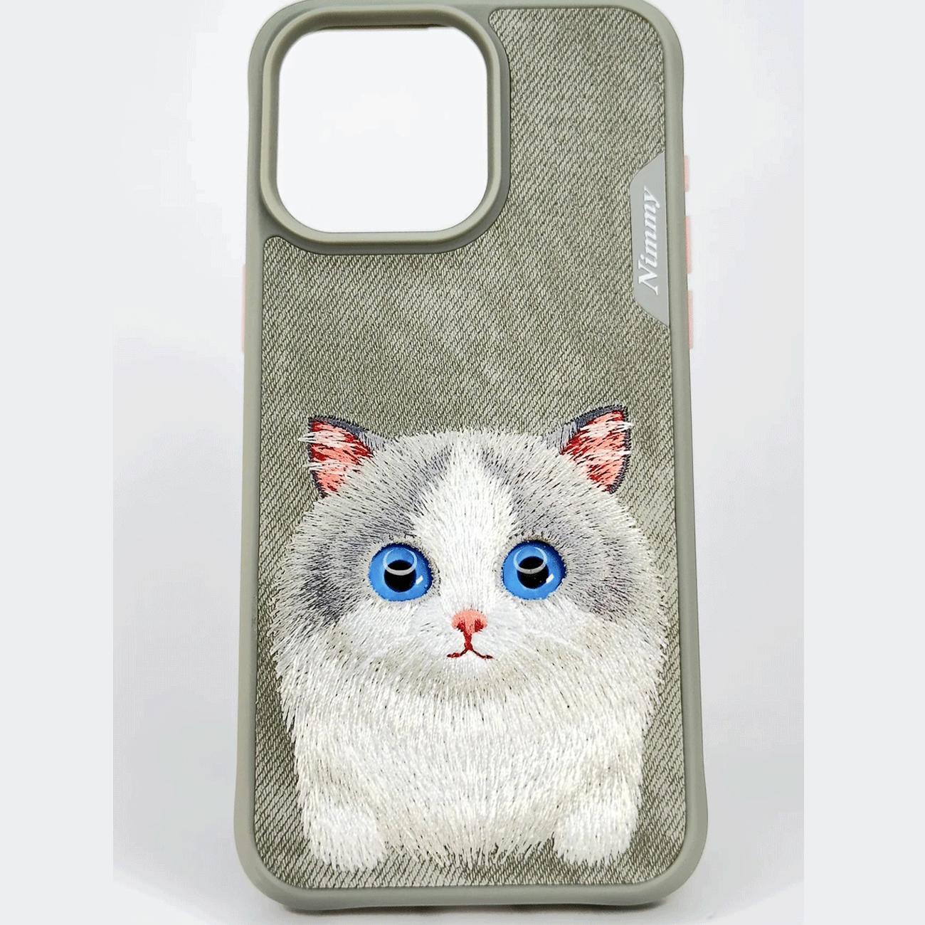 قاب محافظ گوشی آیفون 15 طرح گربه ملوس با چشم متحرک نیمی