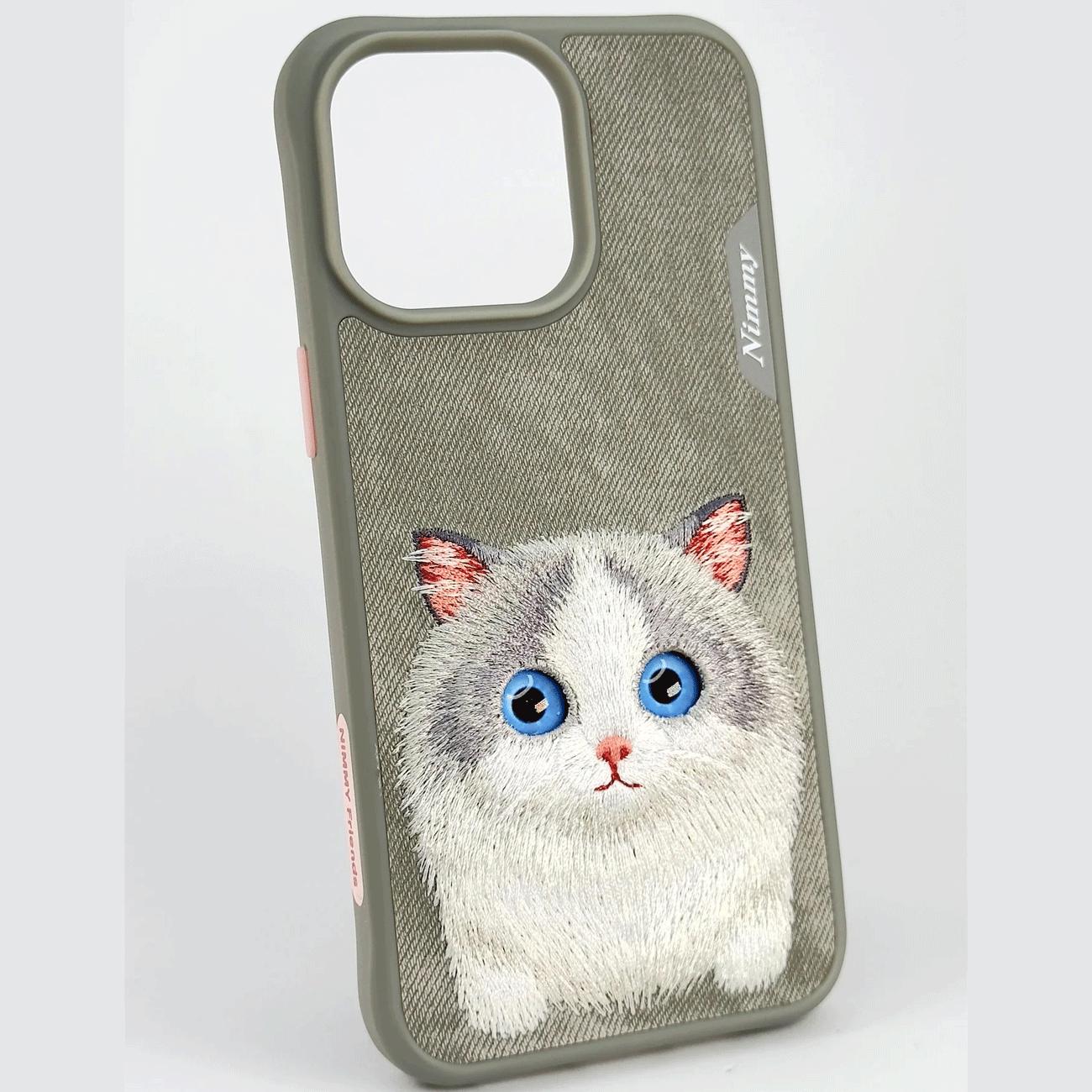 قاب محافظ گوشی آیفون 15 طرح گربه ملوس با چشم متحرک نیمی