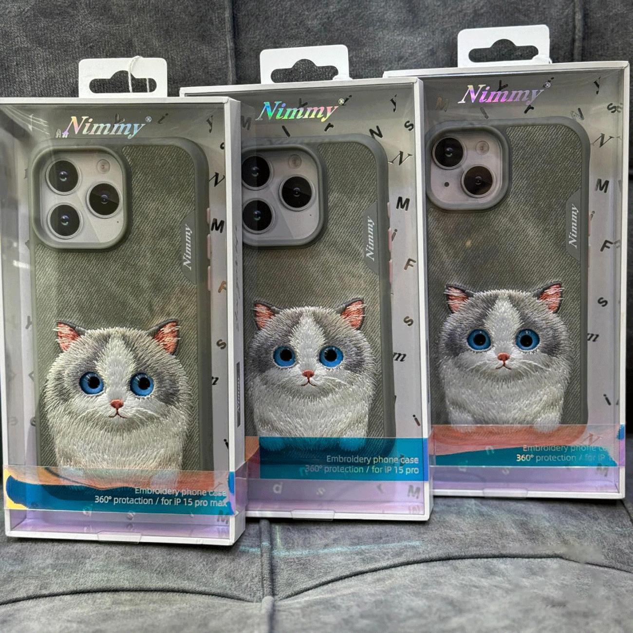 قاب محافظ گوشی آیفون 15 طرح گربه ملوس با چشم متحرک نیمی