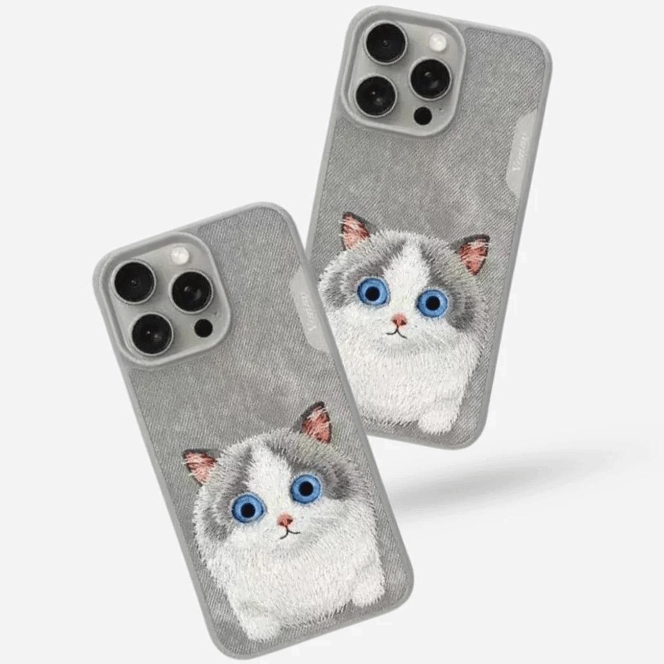 قاب محافظ گوشی آیفون 15 طرح گربه ملوس با چشم متحرک نیمی