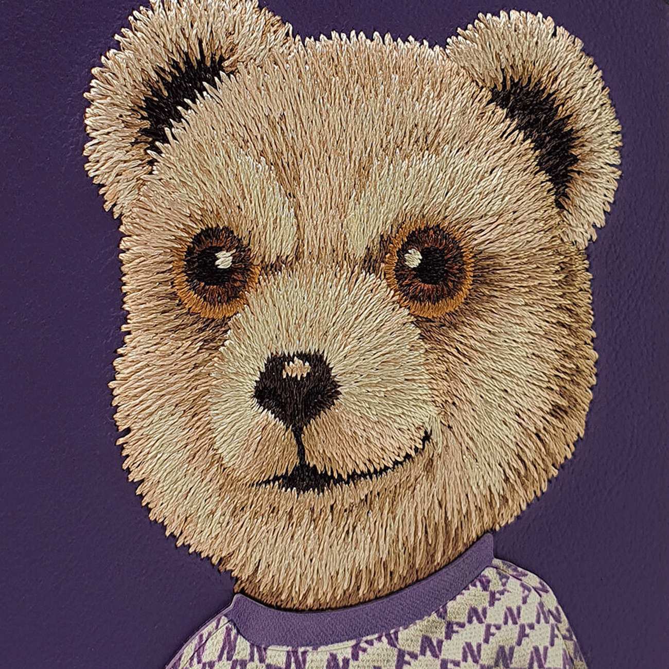 قاب محافظ گوشی آیفون 15 طرح خرس نیمی با موی واقعی