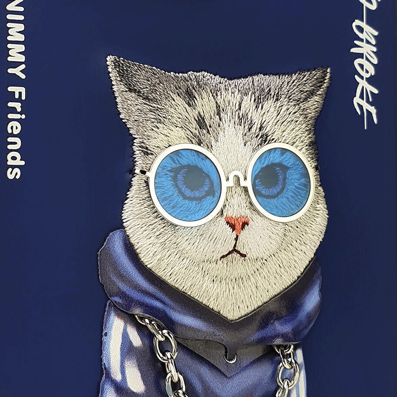 قاب محافظ گوشی آیفون 15 طرح گربه با زنجیر و عینک واقعی نیمی YJ202103