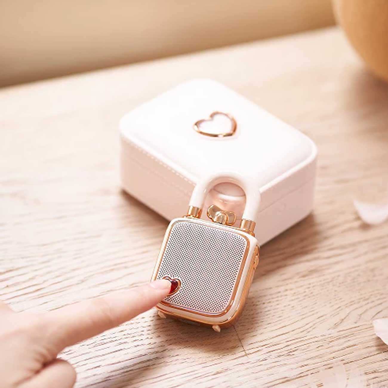مینی اسپیکر بلوتوثی قابل حمل شارژی دیووم LOVE LOCK