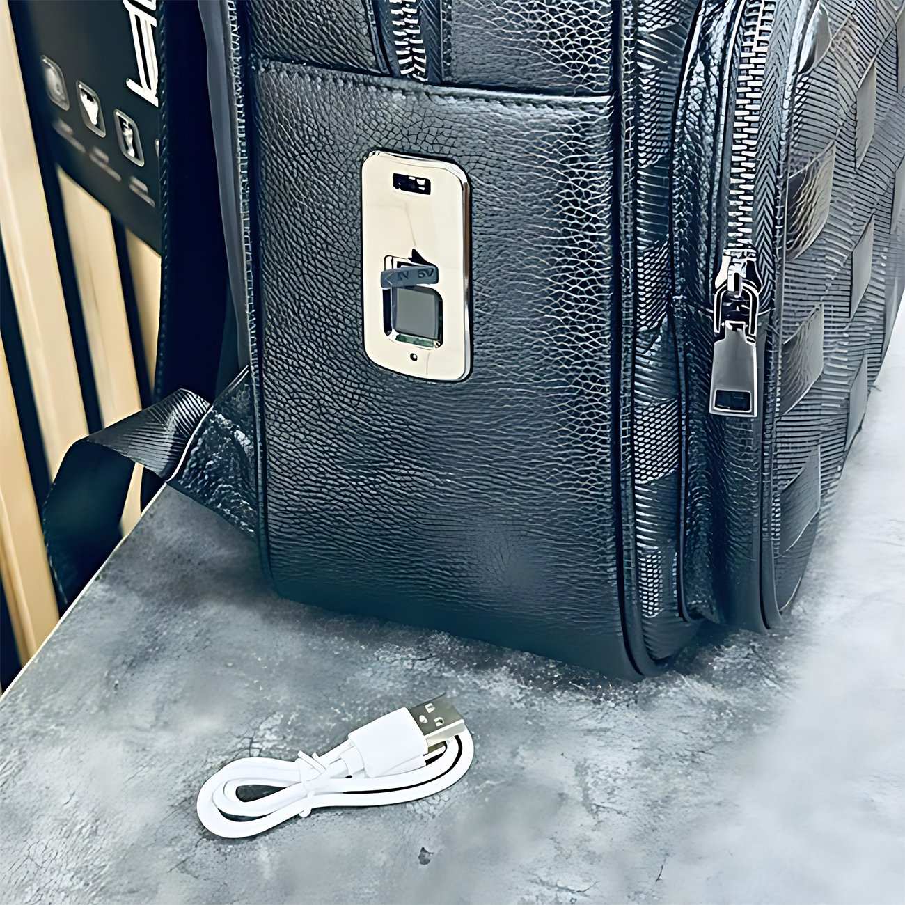 کوله پشتی هوشمند با قفل اثر انگشت مدل چهارخانه