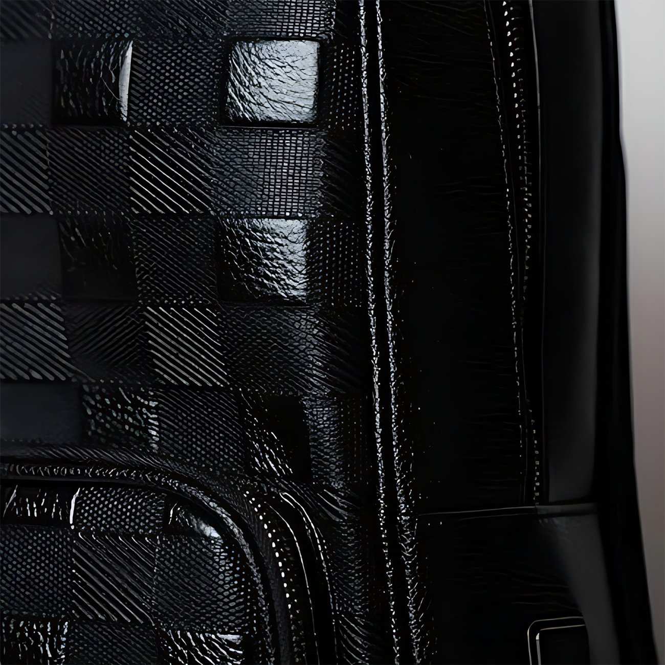 کوله پشتی هوشمند با قفل اثر انگشت مدل چهارخانه