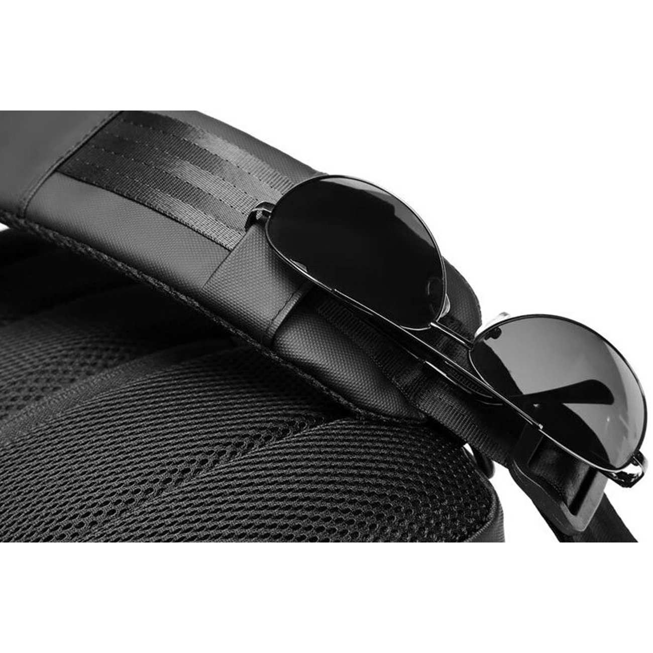 کیف کراس بادی ضدآب دارای پورت USB کوتتسی OT-037