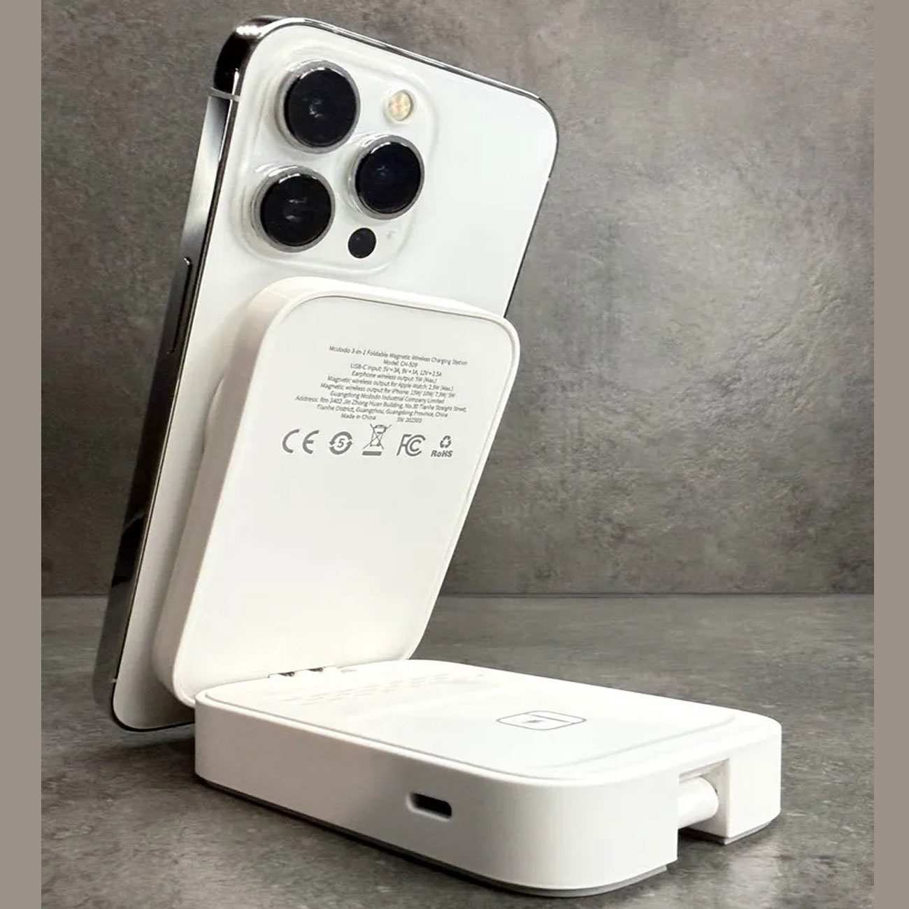 استند و شارژر وایرلس گوشی، ایرپاد و اپلواچ چندکاره 15 وات مکدودو CH-5090