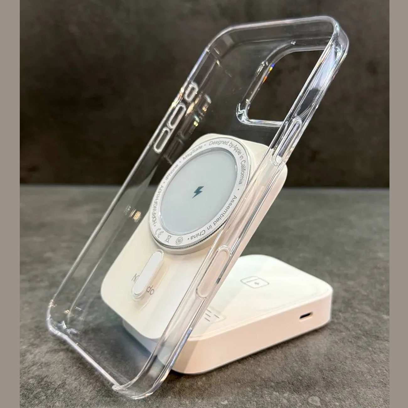 استند و شارژر وایرلس گوشی، ایرپاد و اپلواچ چندکاره 15 وات مکدودو CH-5090