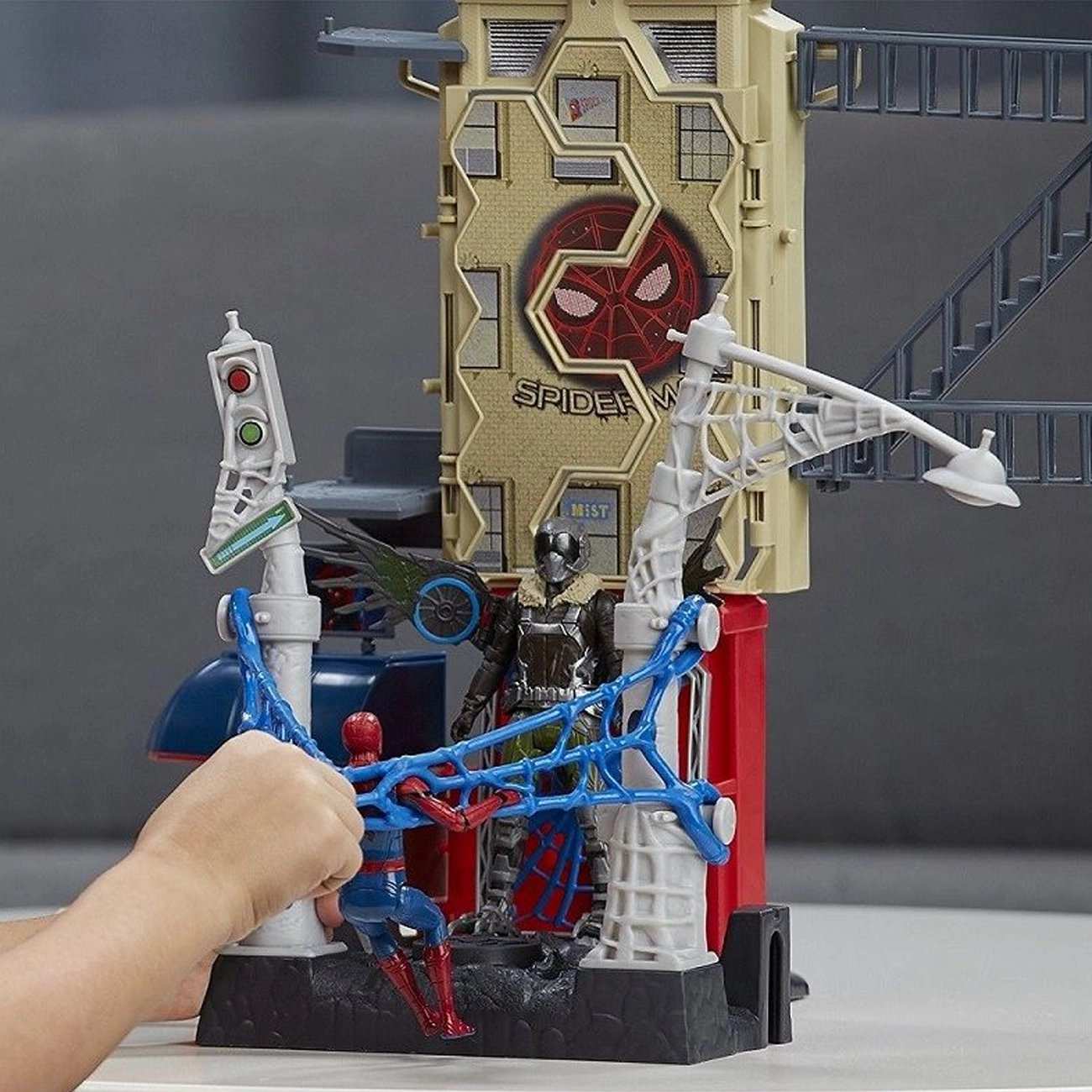 لگو پایگاه جنگی اسپایدرمن با فیگور کرکس مارول