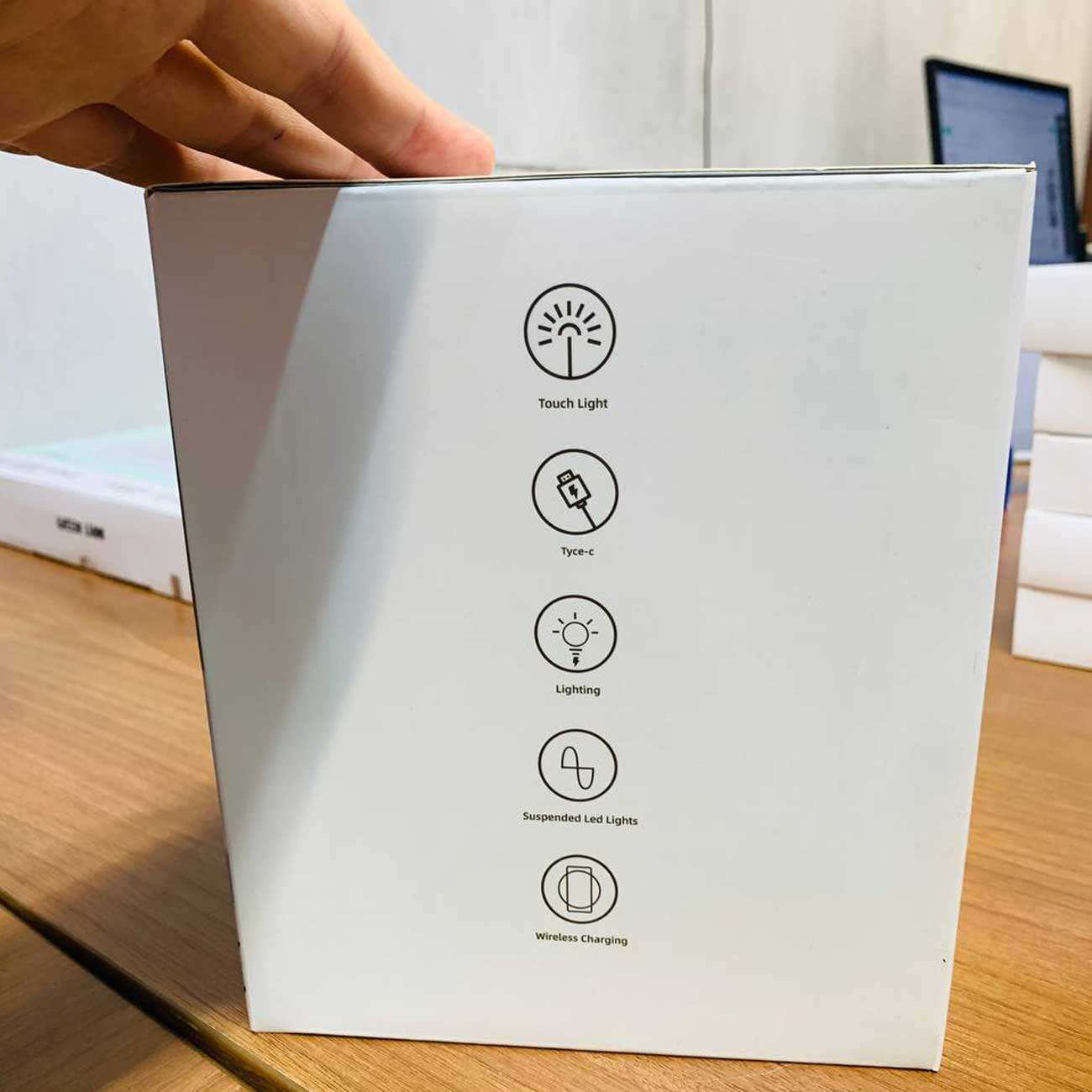 چراغ مطالعه LED رومیزی هوشمند و شارژر بیسیم