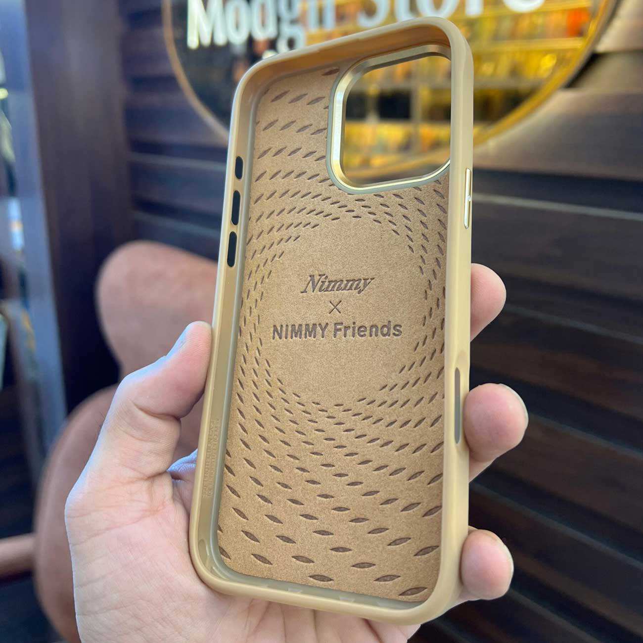 قاب محافظ مغناطیسی گوشی آیفون 16 طرح سگ پشمالو N-XDY-IP16-014