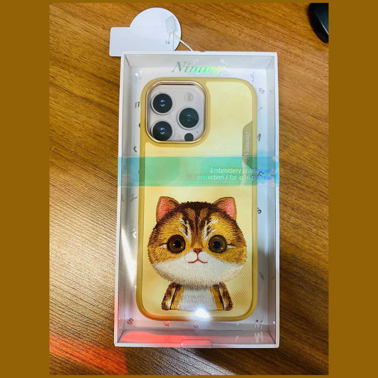 قاب محافظ گوشی آیفون 16 پرومکس طرح گربه با چشم متحرک نیمی