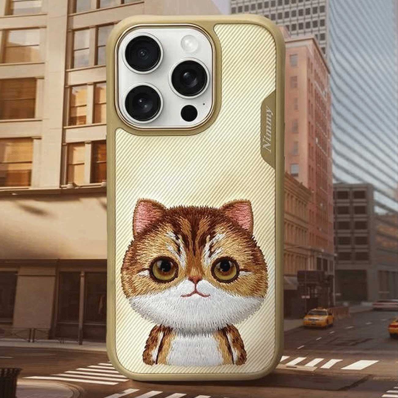 قاب محافظ گوشی آیفون 16 پرومکس طرح گربه با چشم متحرک نیمی