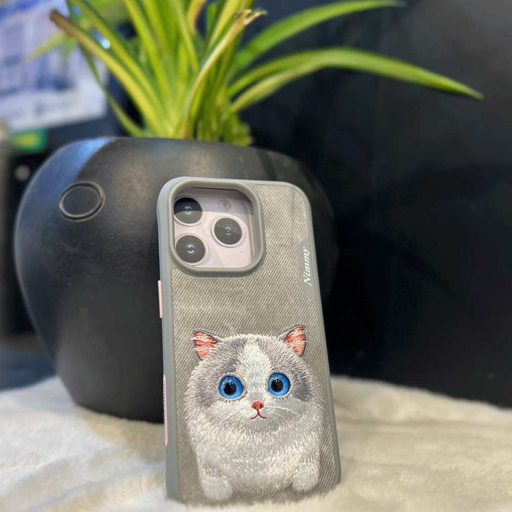 قاب گوشی آیفون 16 پرومکس طرح گربه ملوس با چشم متحرک نیمی 07