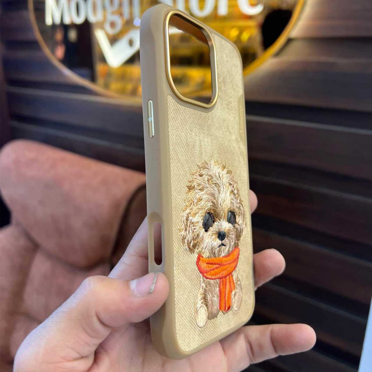 قاب مگسیف گوشی آیفون 16 پرو طرح سگ گلدوزی شده نیمی N-XDY-IP16-PRO-014