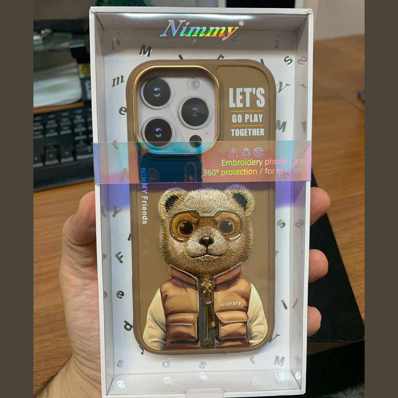 قاب مغناطیسی گوشی آیفون 16پرو طرح خرس با عینک و زیپ واقعی نیمی Embroidery