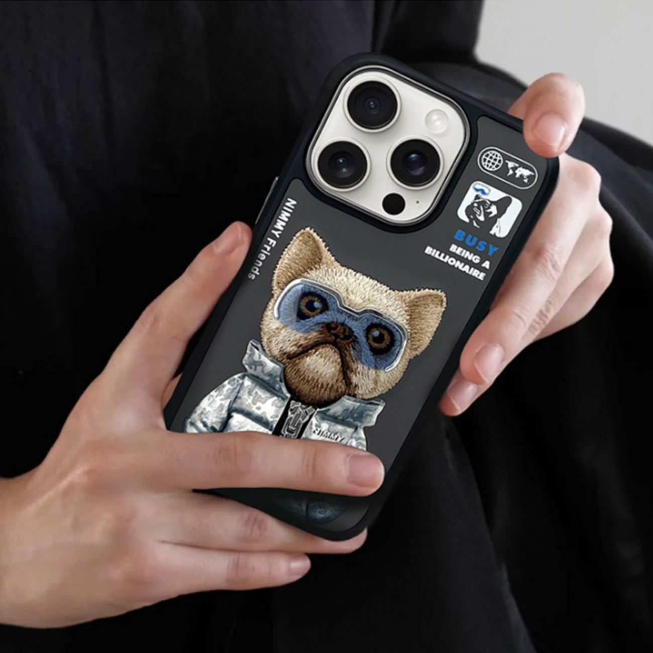 قاب محافظ گوشی آیفون 16 پرو طرح سگ عینکی با زیپ واقعی و استایل بینظیر نیمی Cool Cute