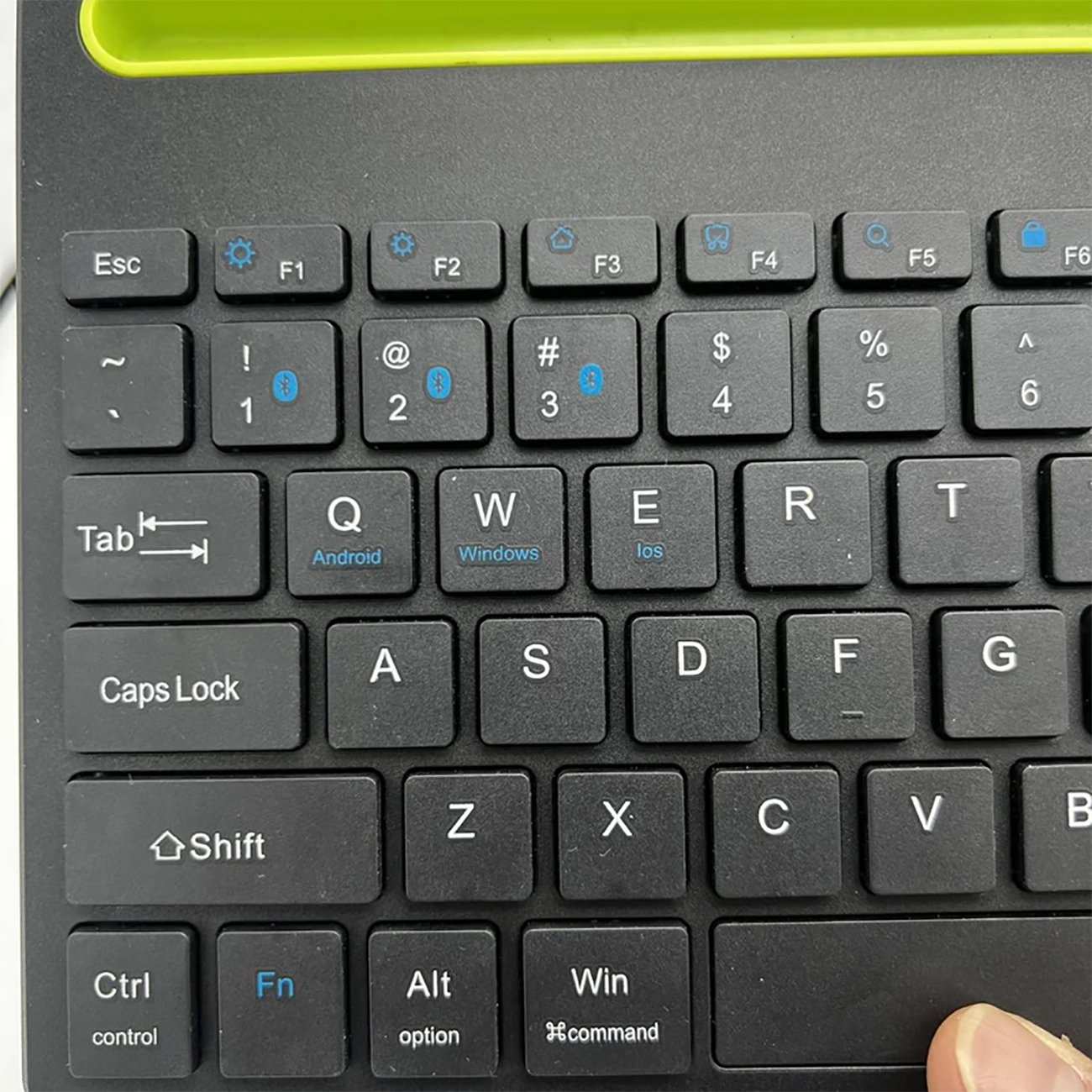 کیبورد بیسیم شارژی با استند موبایل و تبلت