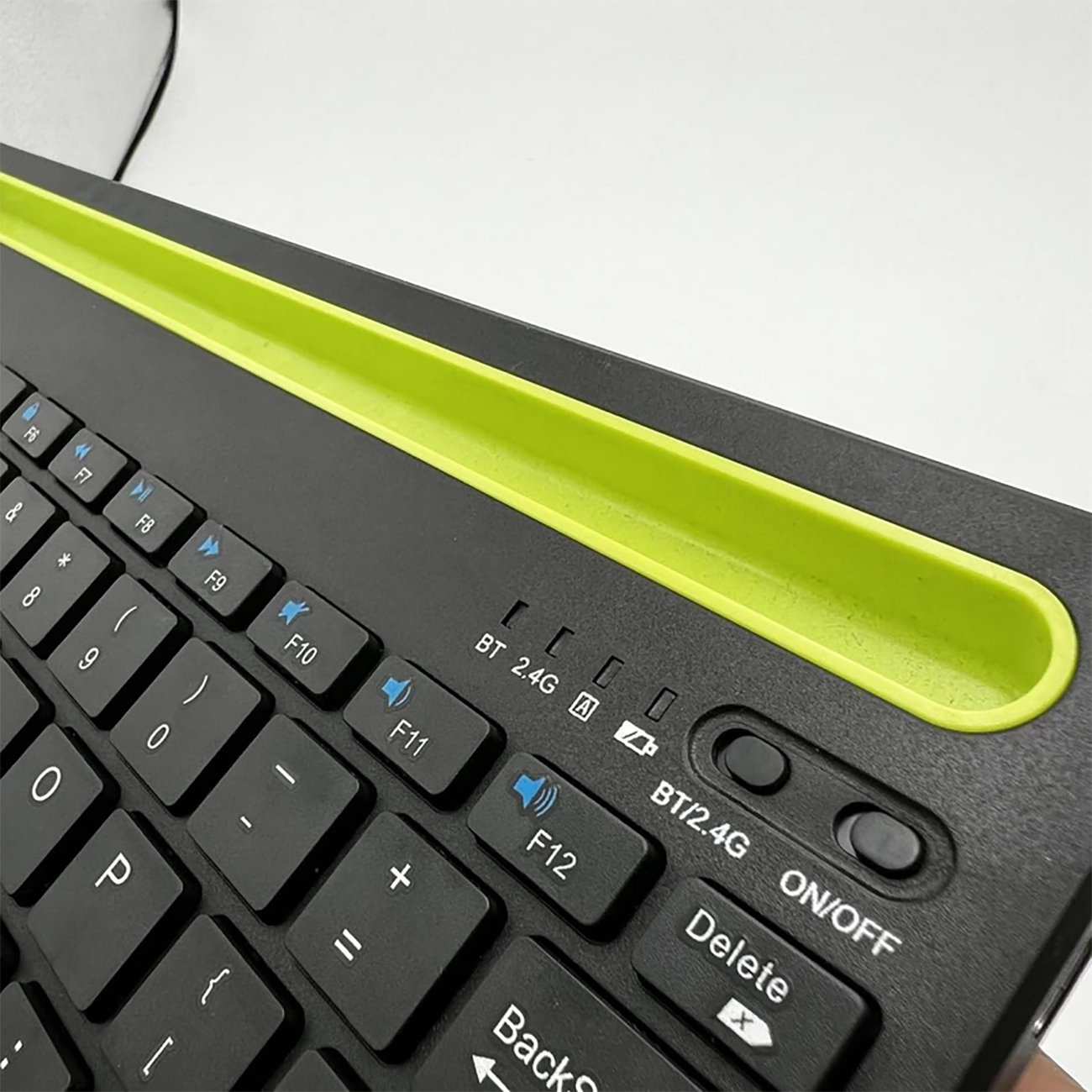 کیبورد بیسیم شارژی با استند موبایل و تبلت