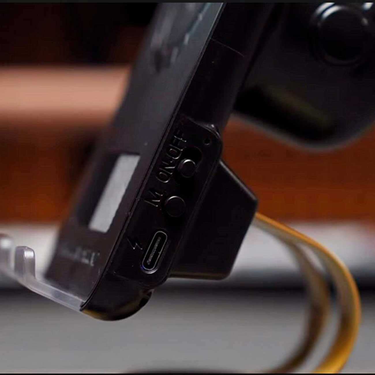 شارژر وایرلس، اسپیکر و هولدر موبایل رومیزی ایکس او F69