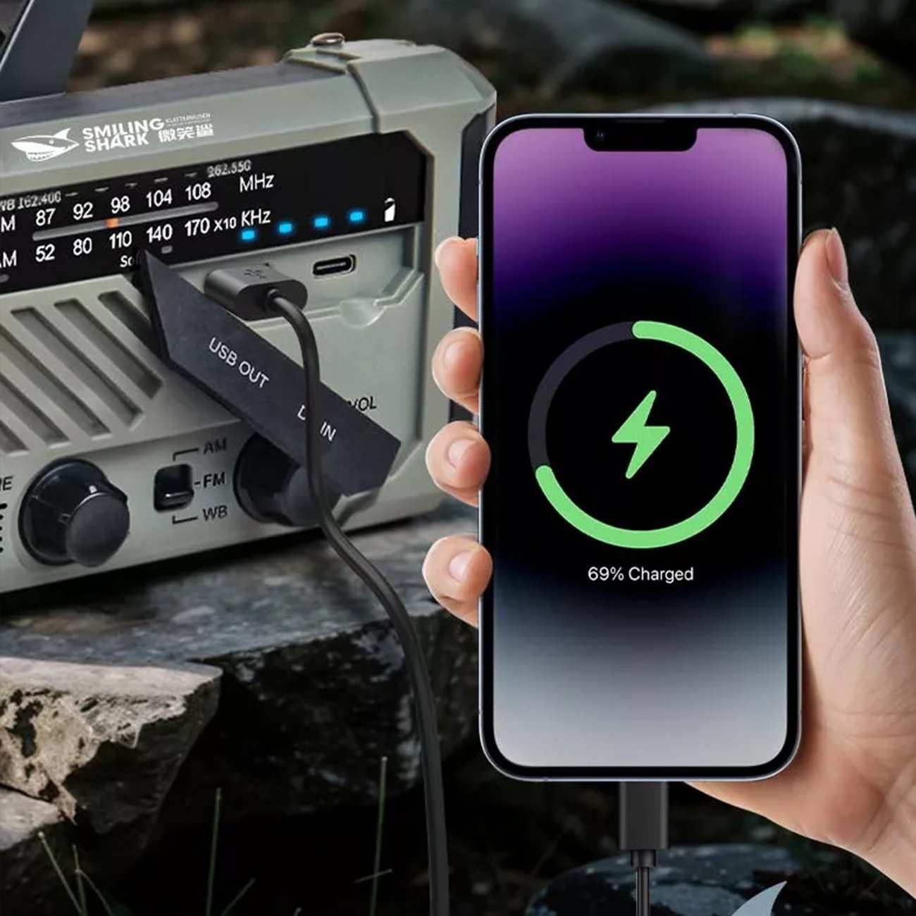 چراغ قوه شارژی و لامپ کمپینگ خورشیدی ضدآب چندمنظوره اسمایلینگ شارک Smiling Shark YJ-D290 با رادیو، پاوربانک و ژنراتور دستی