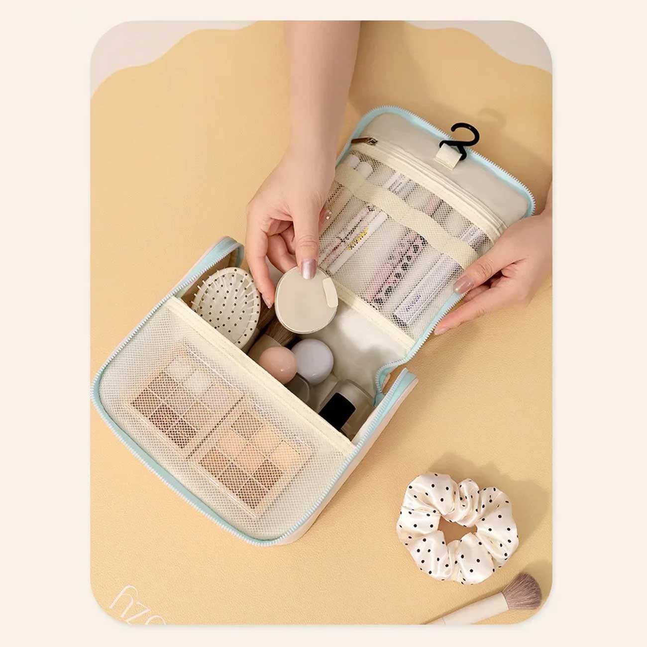 کیف لوازم آرایش مسافرتی جوردن و جودی jordan & judy pt073