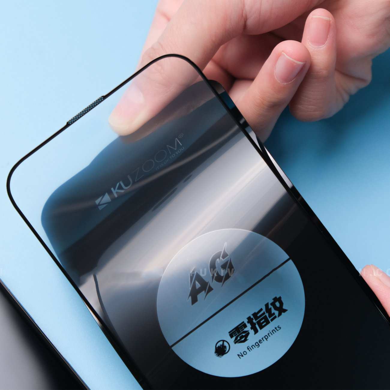 گلس گوشی آیفون 17 پرو کوزوم KUZOOM ULTRA HD ضدتعریق و بدون جاماندن اثر انگشت