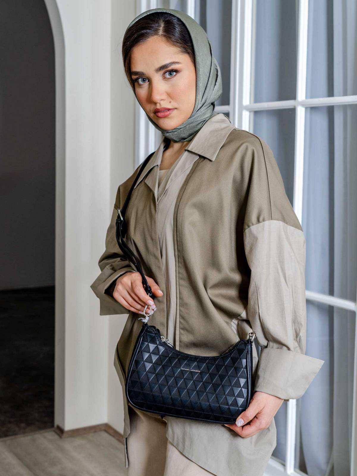 کیف دوشی زنانه دیوید جونز مدل 1-6906