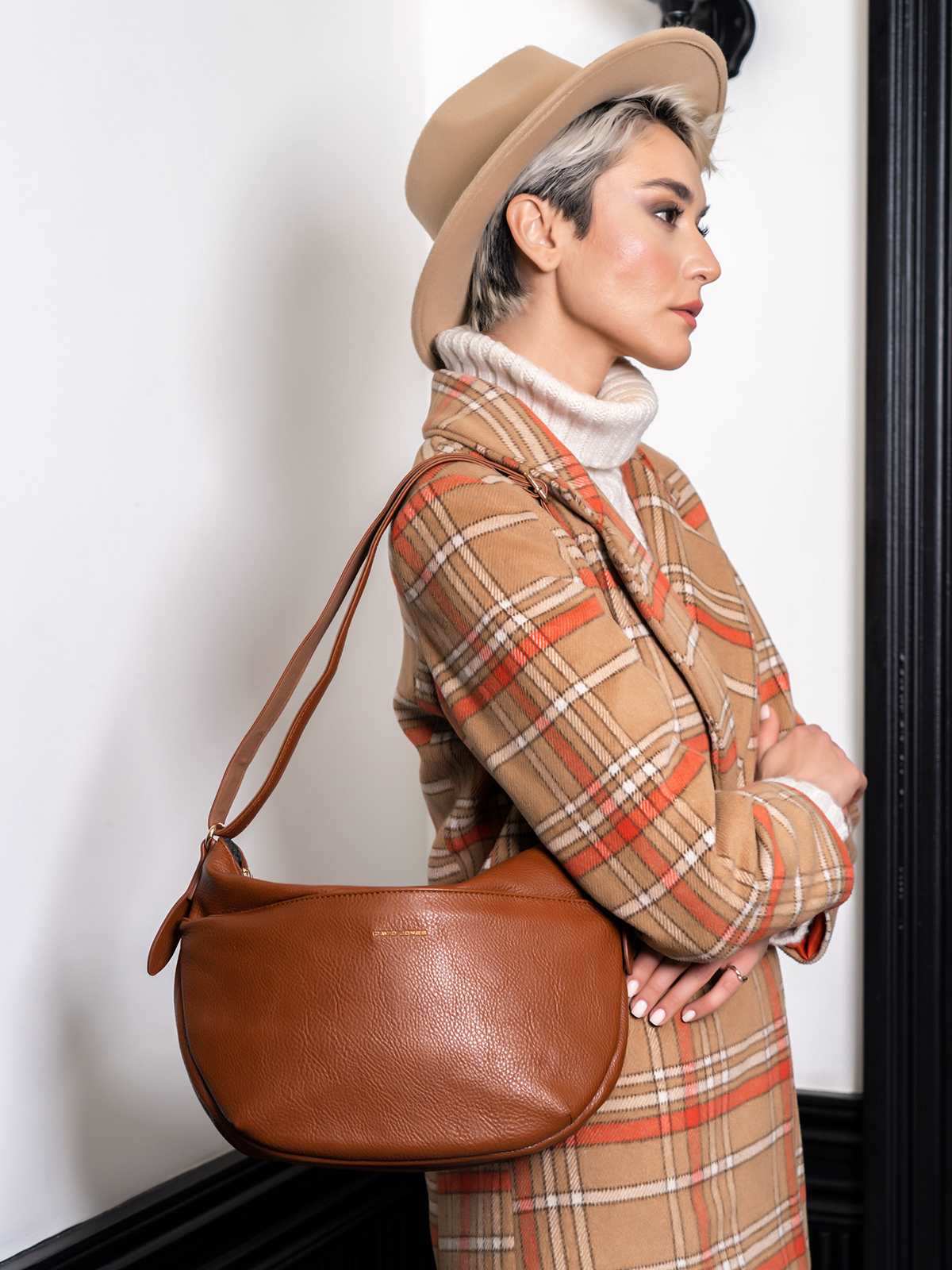 کیف دوشی زنانه دیوید جونز مدل 2-7018