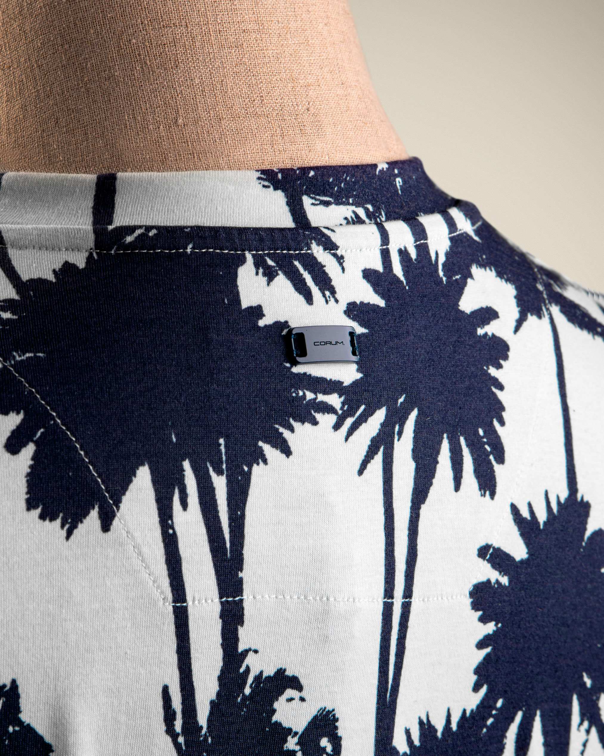 تی شرت طرح دار مردانه 2210607 کروم