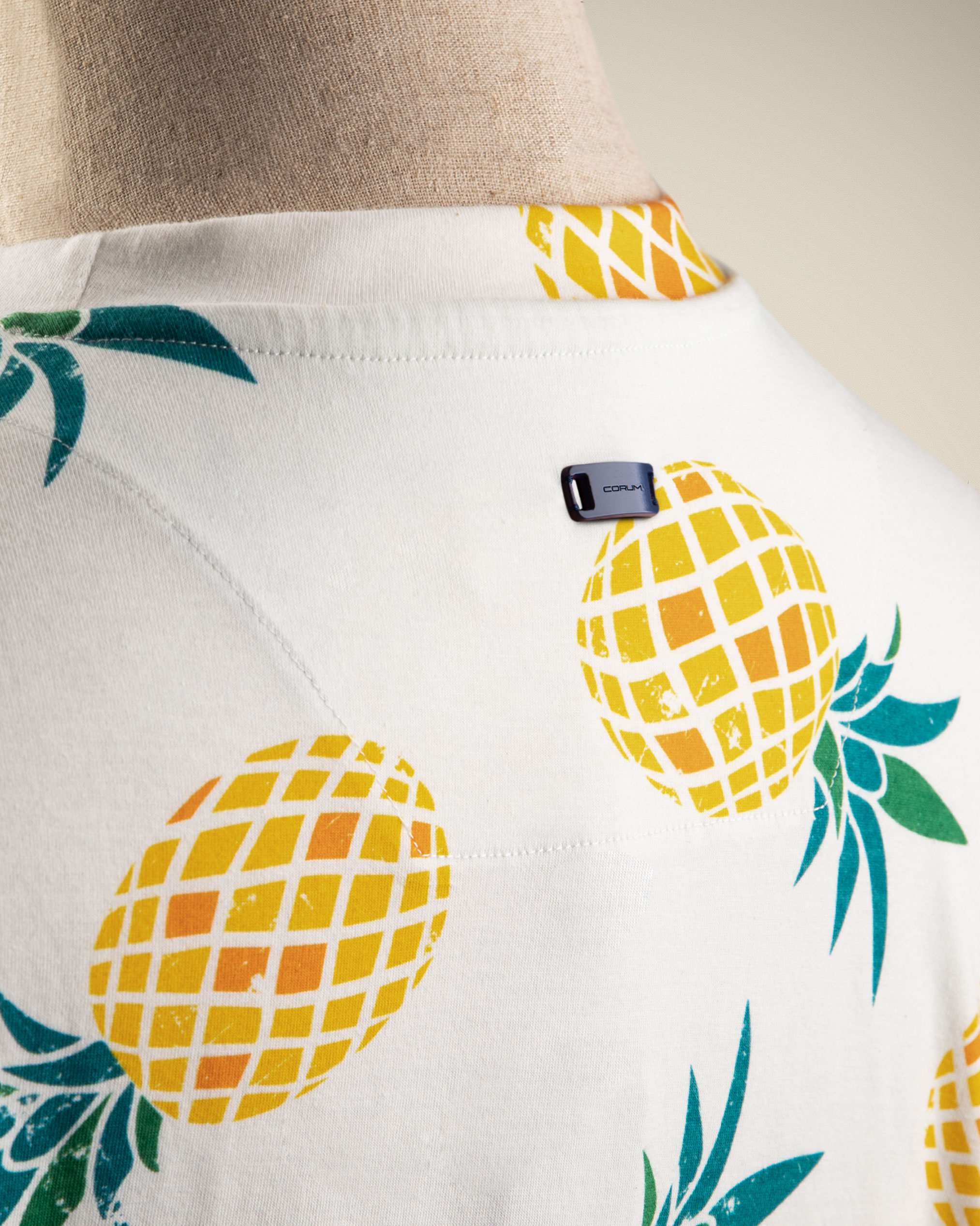 تی شرت طرح دار مردانه 2210610 کروم