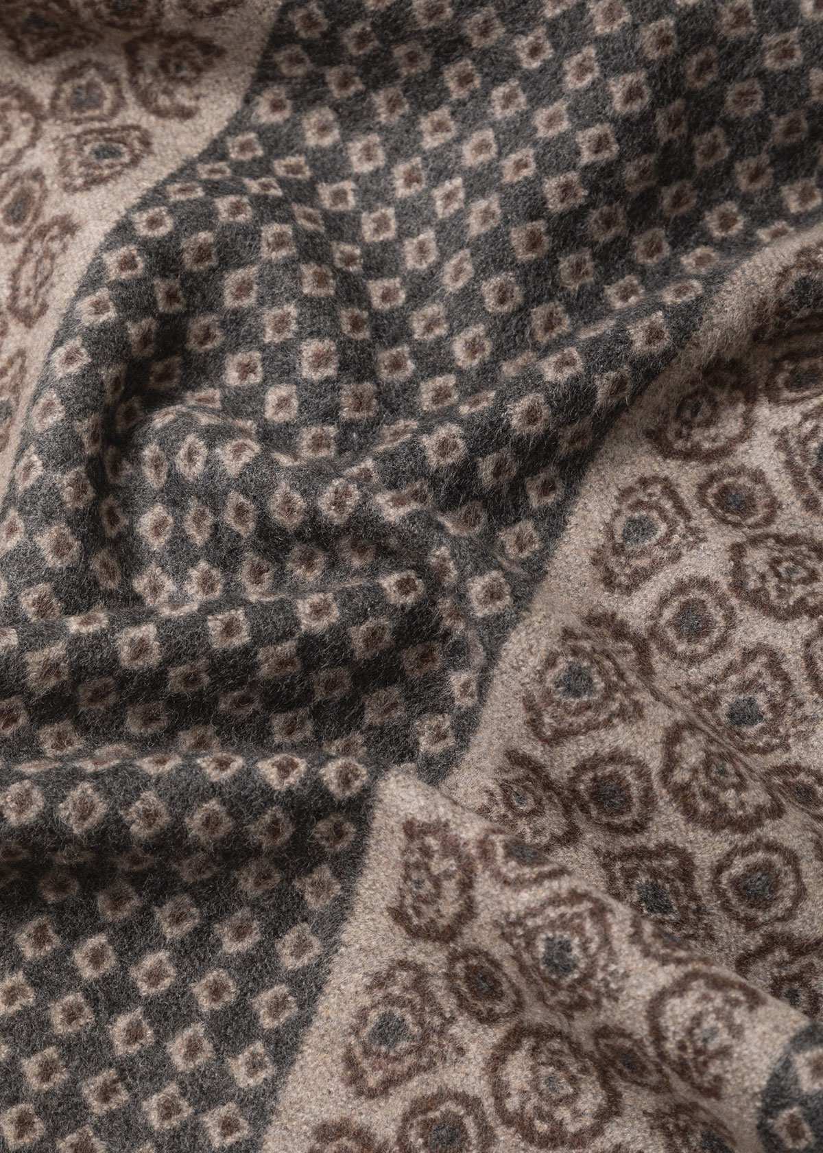 شال طرح دار 2421604 کروم