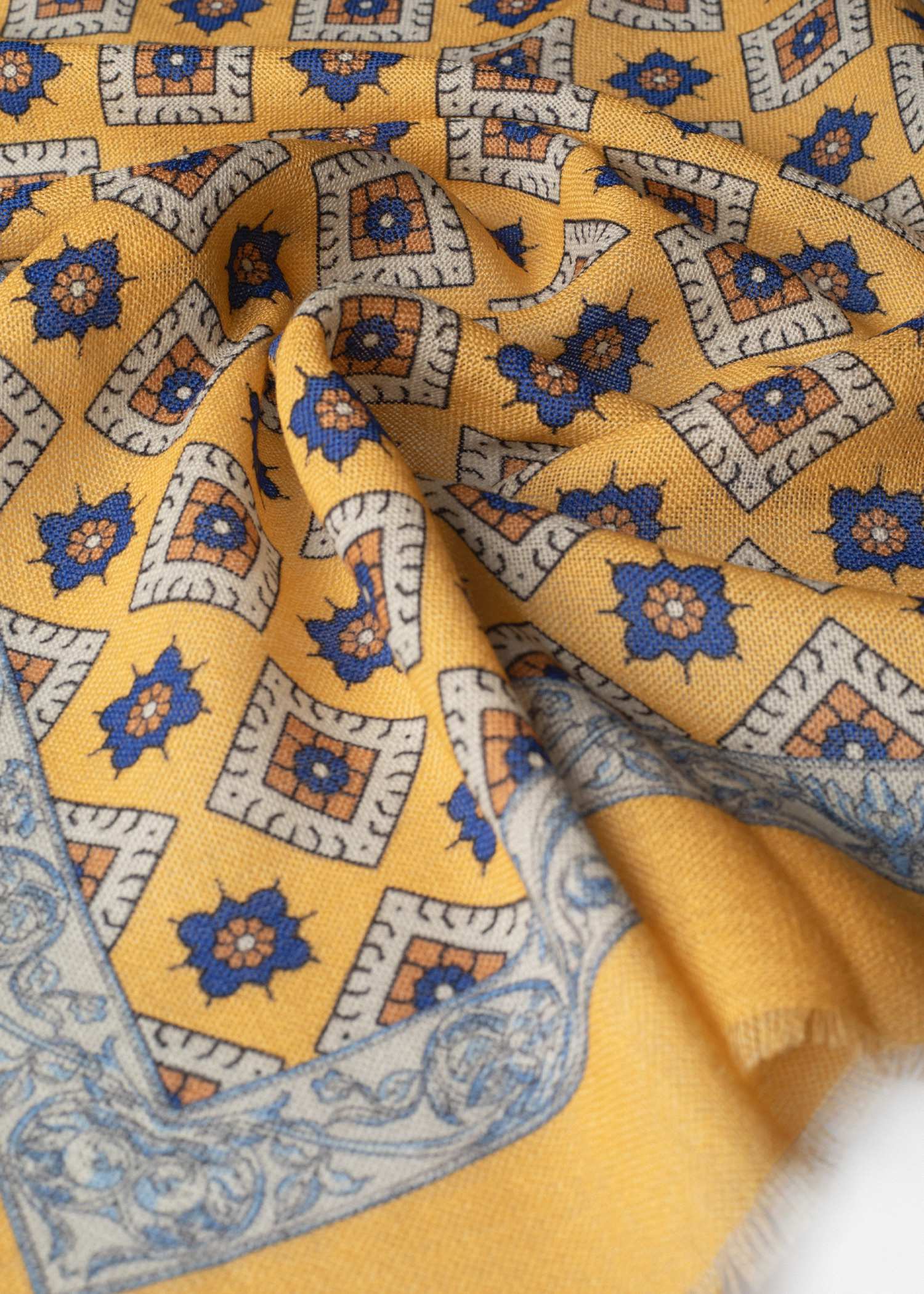 شال طرح دار پشمی 2521618 کروم