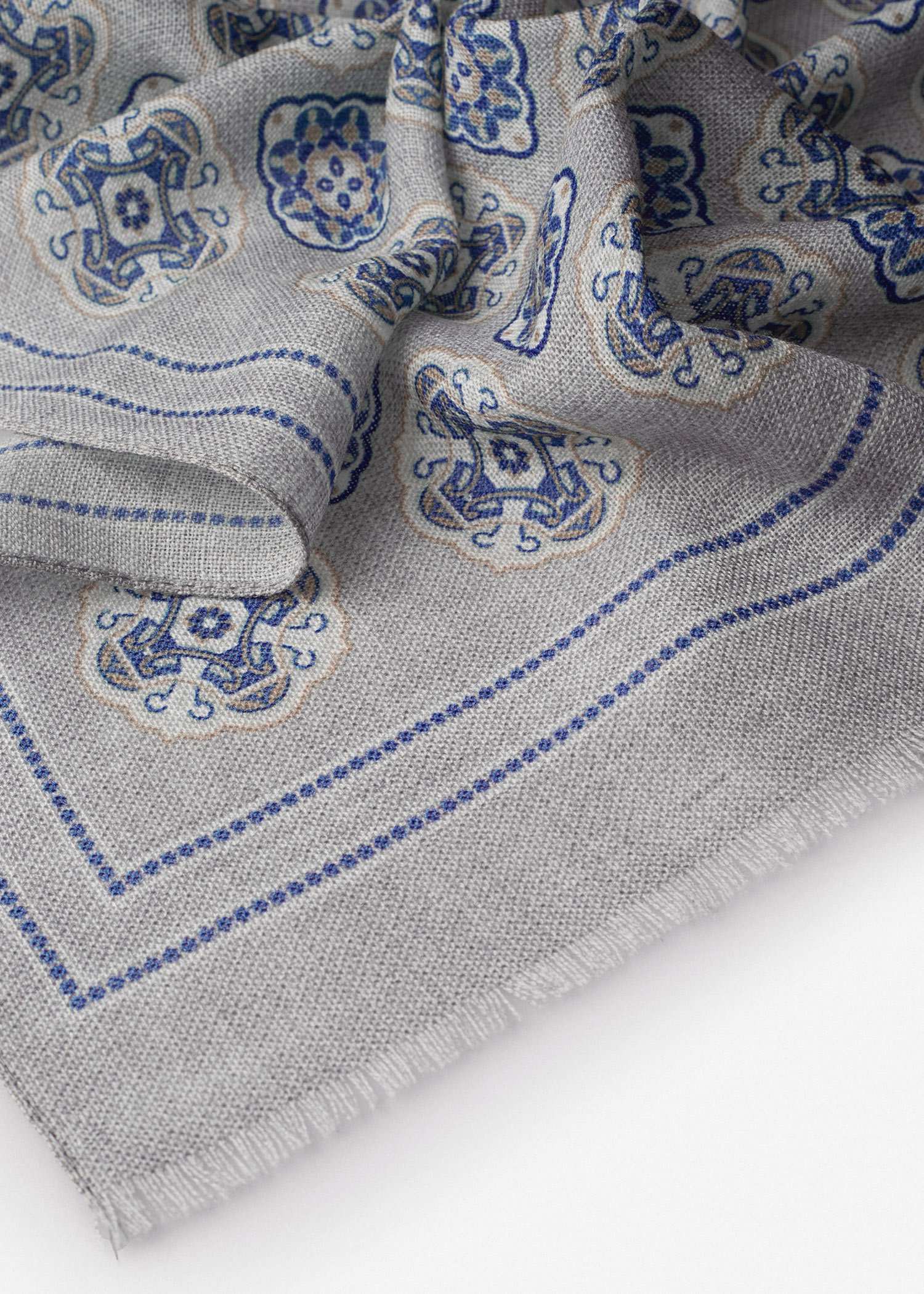 شال طرح دار پشمی 2521622 کروم