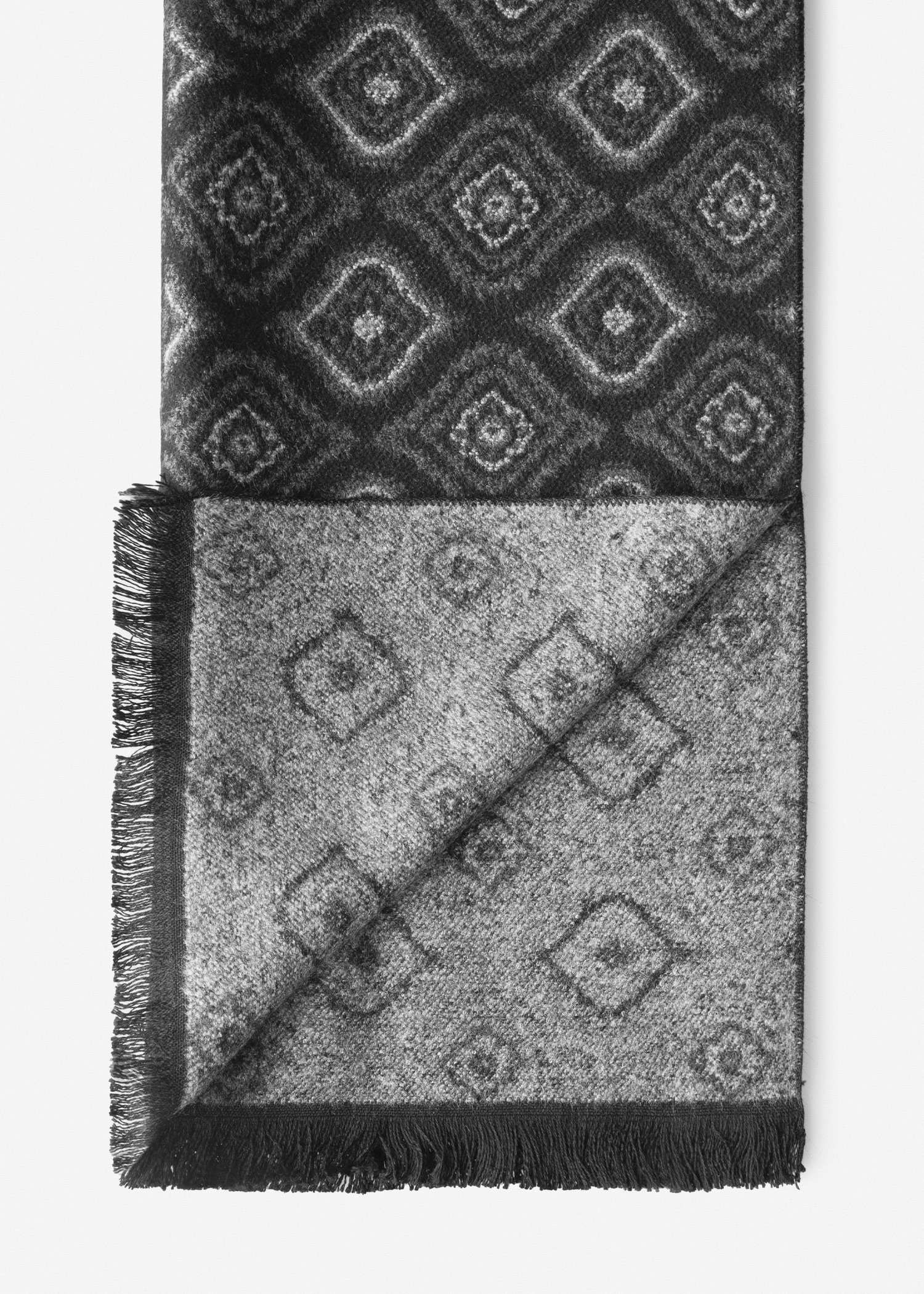 شال مردانه طرح دار 2521641 کروم