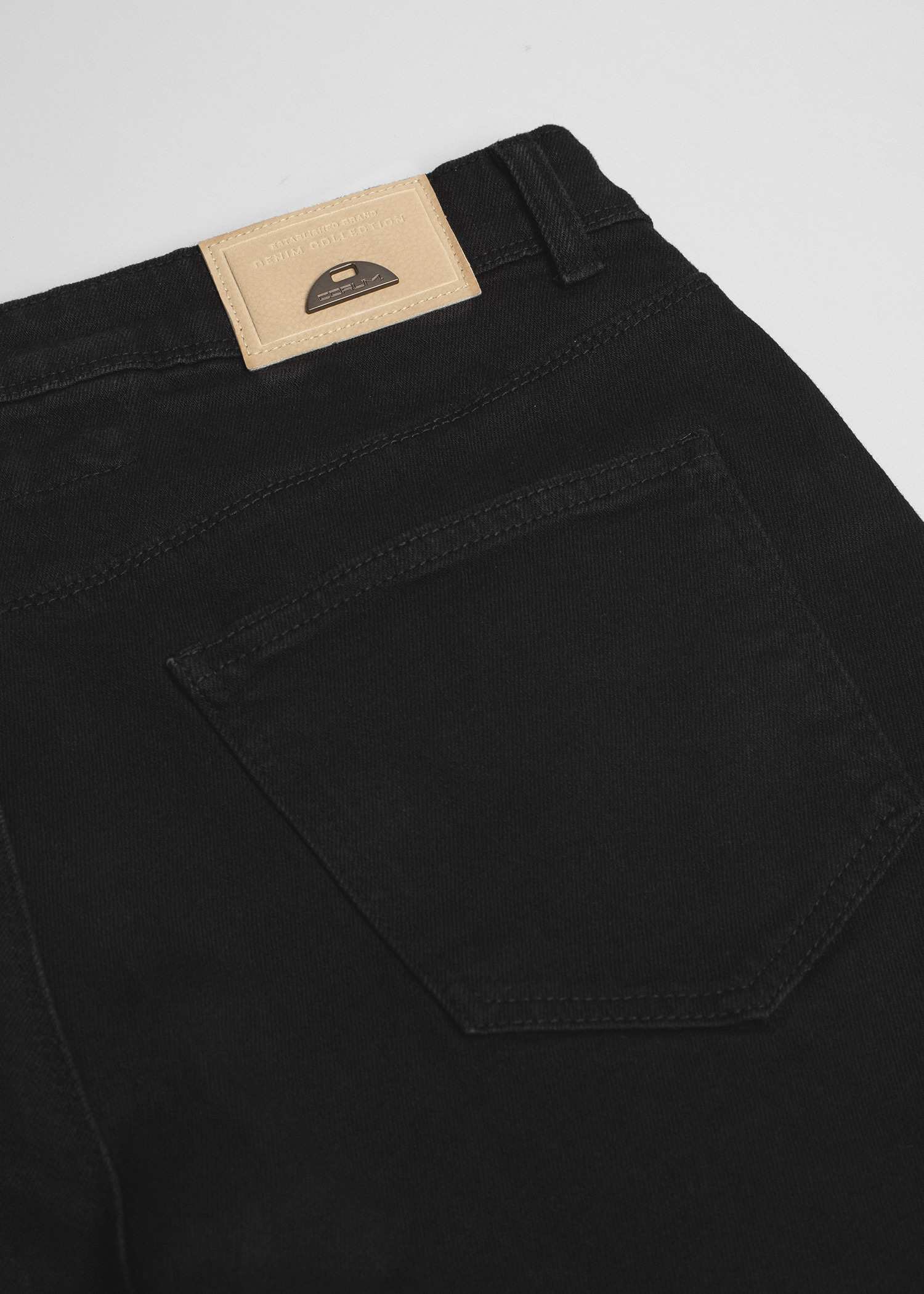شلوار جین Slim-Fit کروم Corum